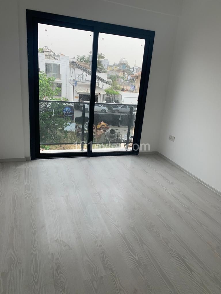 (M-G) LEFKOŞA GÖNYELİ'DE 3+1 SATILIK İKİZ VİLLA