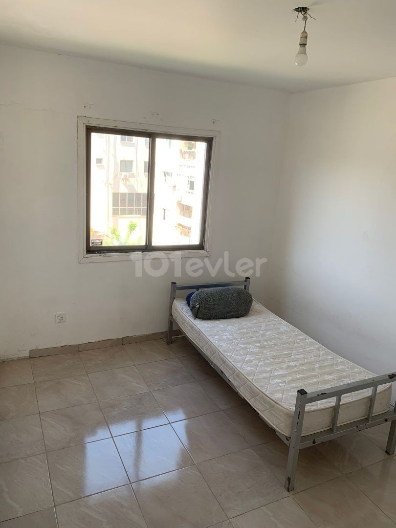 ZU VERKAUFEN IN NIKOSIA DEREOYUN ((SCHNÄPPCHEN-PREIS GELEGENHEIT WOHNUNG)) 2 + 1 WOHNUNG ** 