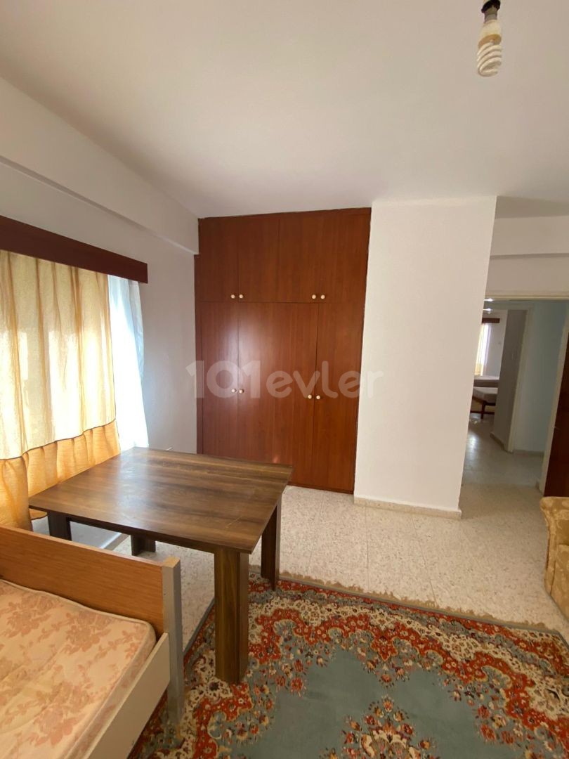  LEFKOŞA GÖNYELİ'DE 4+1 KİRALIK  GENİŞ EŞYALI  DAİRE 