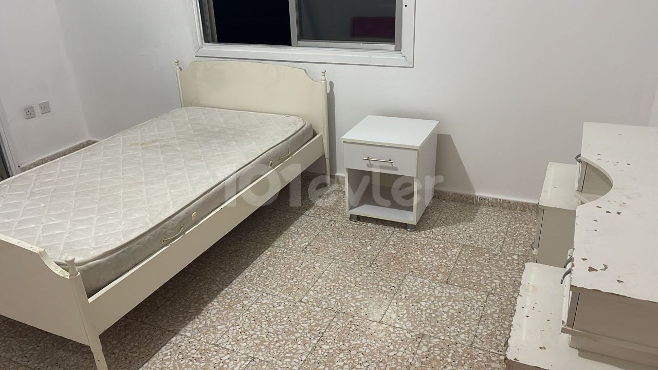  LEFKOŞA DEREBOYU MERKEZİNDE KİRALIK  4+1  EŞYALI  DAİRE  (( SÜPER LOKASYON ))