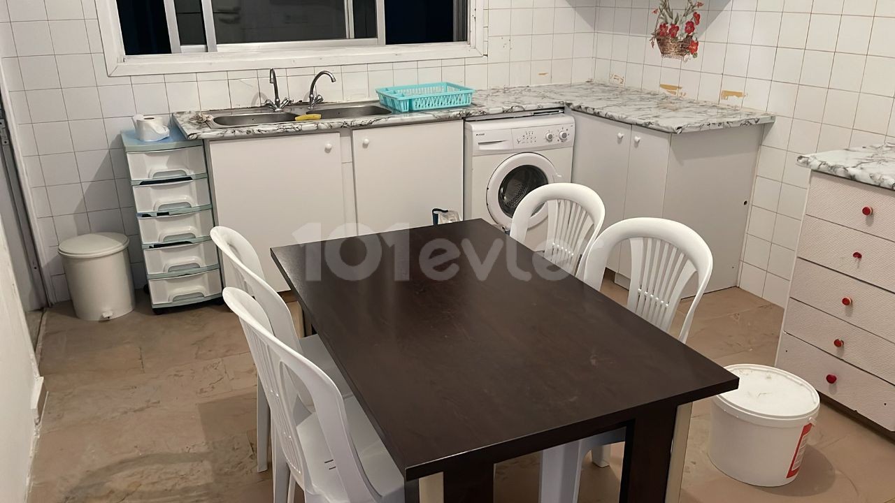  LEFKOŞA DEREBOYU MERKEZİNDE KİRALIK  4+1  EŞYALI  DAİRE  (( SÜPER LOKASYON ))