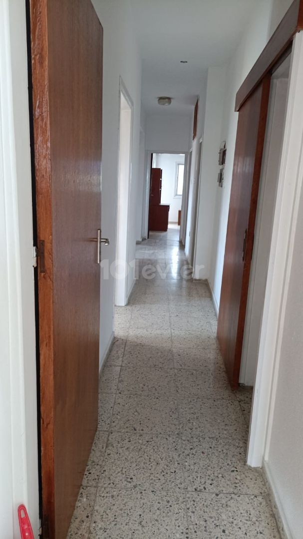 GOCMENKOY 3+1 FLAT FOR RENT