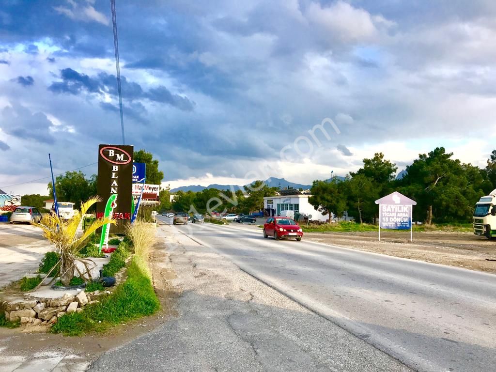 KKTC GİRNE ÇATALKÖY BÖLGESİNDE YOL ÜZERİNDE KİRALIK KOMPLE BİNA