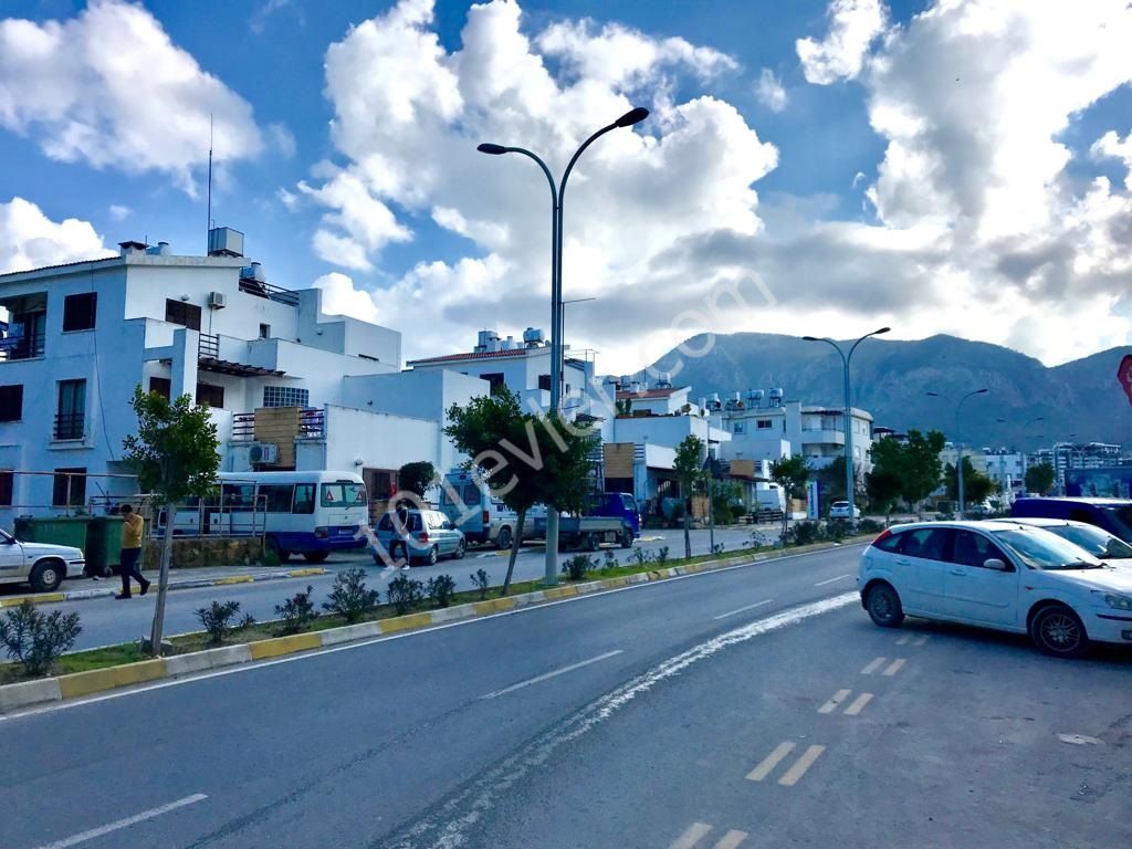 KKTC GİRNE MERKEZDE SATILIK SENDE KATLI VE BODRUM KATLI DÜKKAN