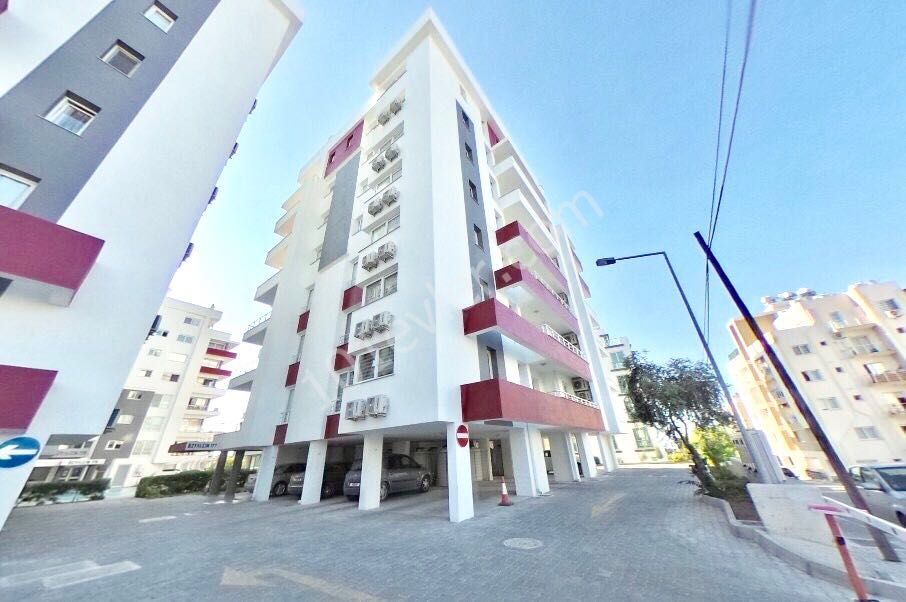 KKTC GİRNE MERKEZDE HAVUZLU SİTE İÇERİSİNDE 2+1 SATILIK DAİRE