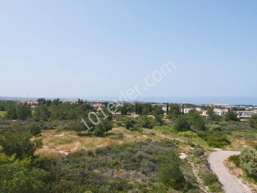 Residential Zoned Plot For Sale in Çatalköy, Kyrenia