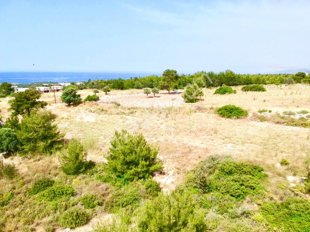 Residential Zoned Plot For Sale in Çatalköy, Kyrenia