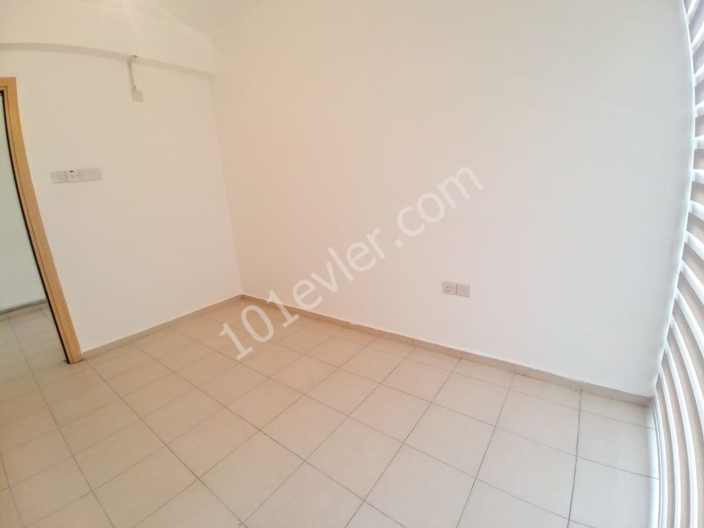 Girne'nin Merkezinde Kiralık 2+1 Ofis