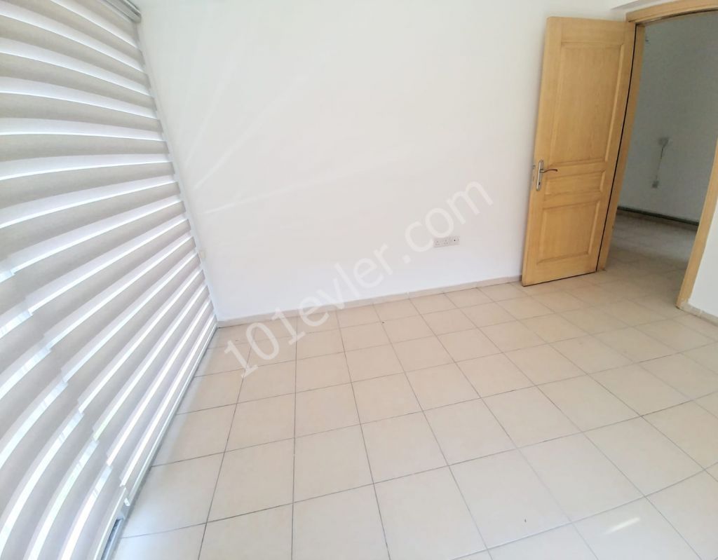 Girne'nin Merkezinde Kiralık 2+1 Ofis