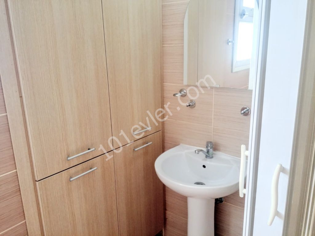 Girne'nin Merkezinde Kiralık 2+1 Ofis