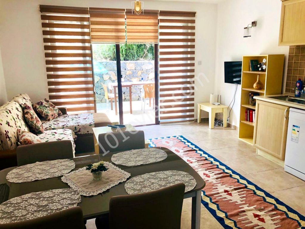 1+1 WOHNUNG ZUM VERKAUF IN DER REGION TRNC KYRENIA OZANKÖY MIT POOL ** 