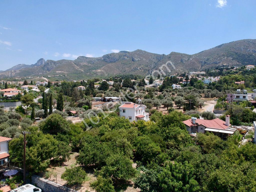 1 + 1 APARTMENT FOR SALE IN KYRENIA OZANKOY REGION OF TRNC ON A SITE WITH A POOL ** 