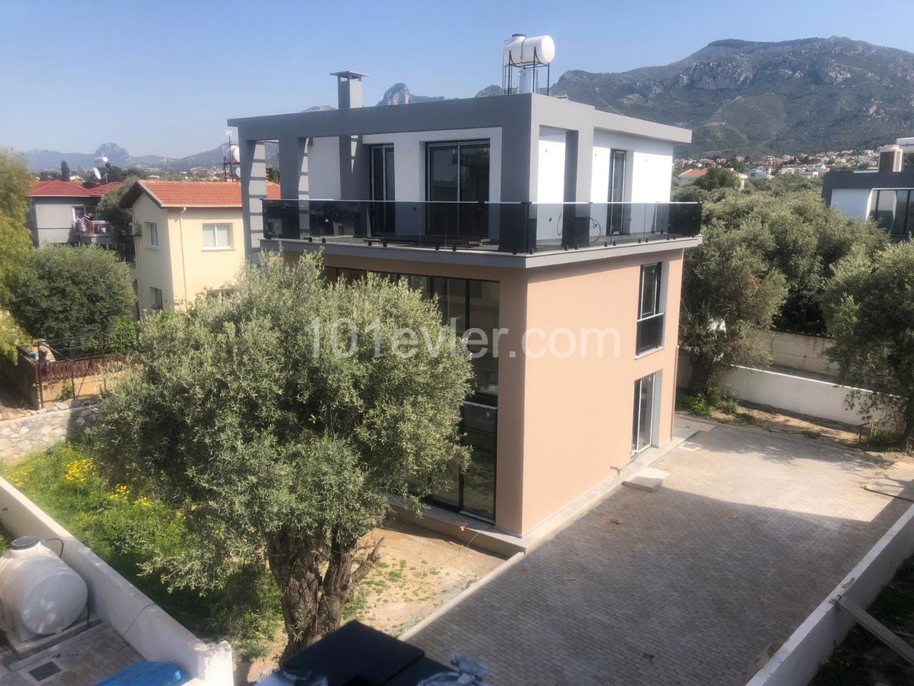 TRNC KYRENIA OZANKÖY ZU VERKAUFEN 5+1 TRIPLEX VILLEN ** 