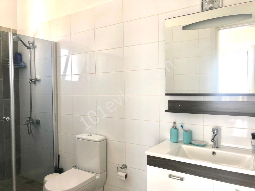 Girne Edremit'te Çevre Yolu Üzerinde Satılık 3+1 Modern Villa 