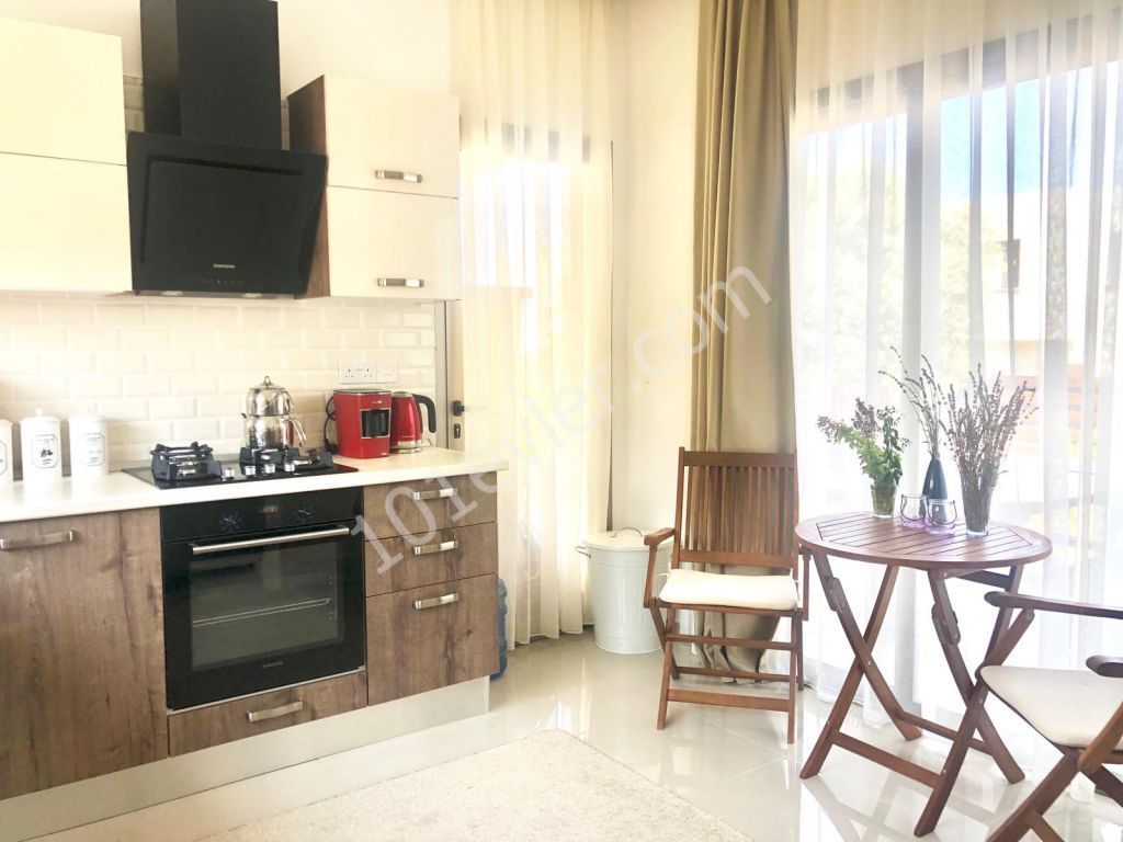 Girne Edremit'te Çevre Yolu Üzerinde Satılık 3+1 Modern Villa 