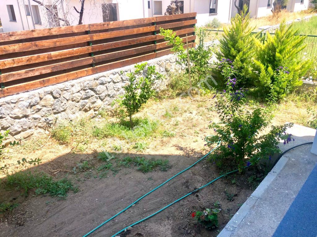 Girne Edremit'te Çevre Yolu Üzerinde Satılık 3+1 Modern Villa 