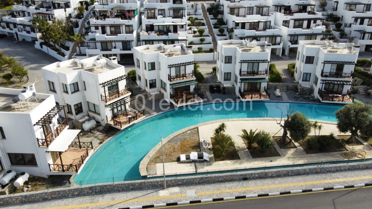 VILLA IN A SITE IN A GREAT LOCATION FOR SALE IN ALSANCAK! ** 