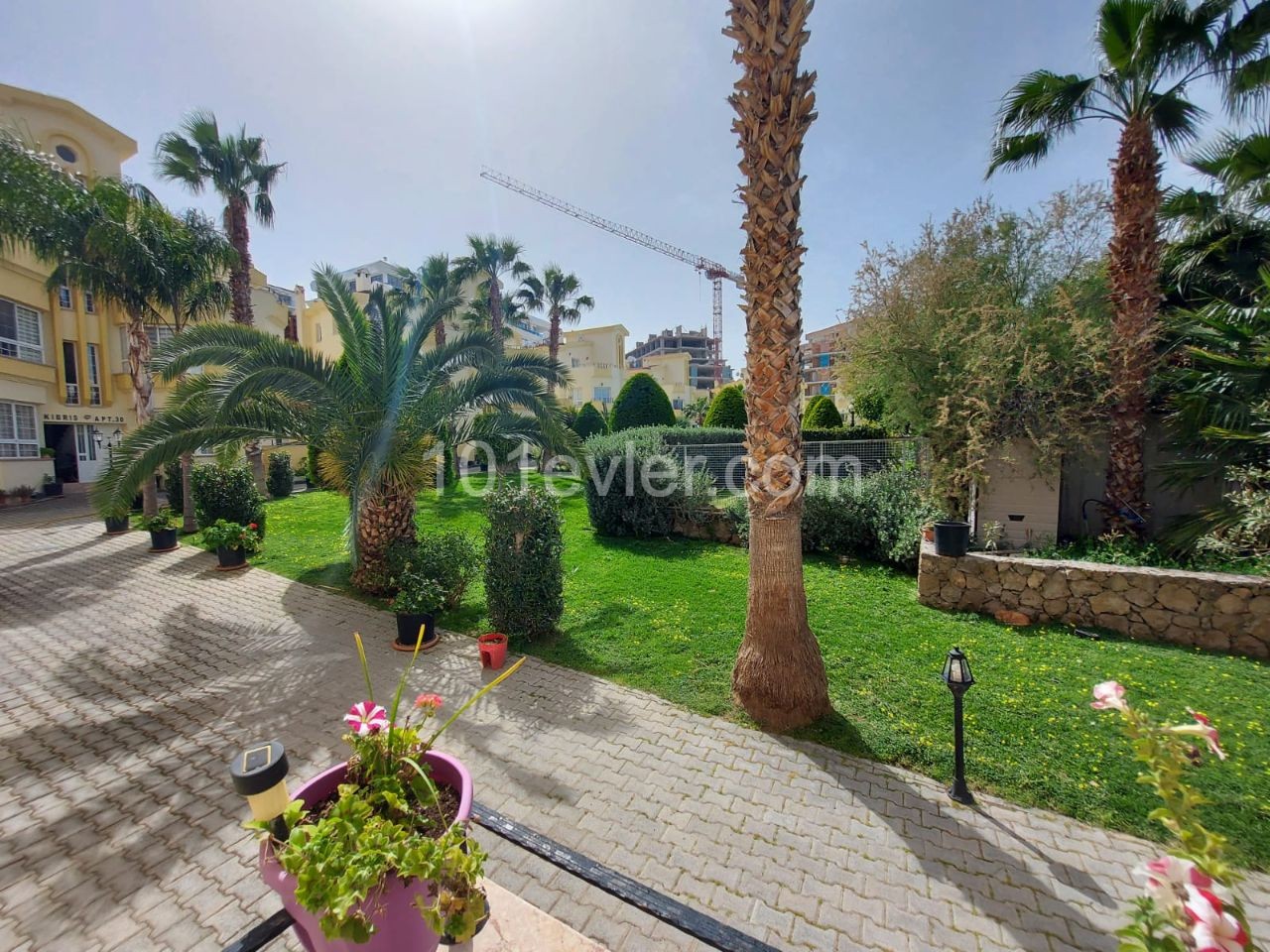 GROUND FLOOR 3+1 FLAT WITH GARDEN POOL FOR SALE IN KYRENIA CENTER! ** 