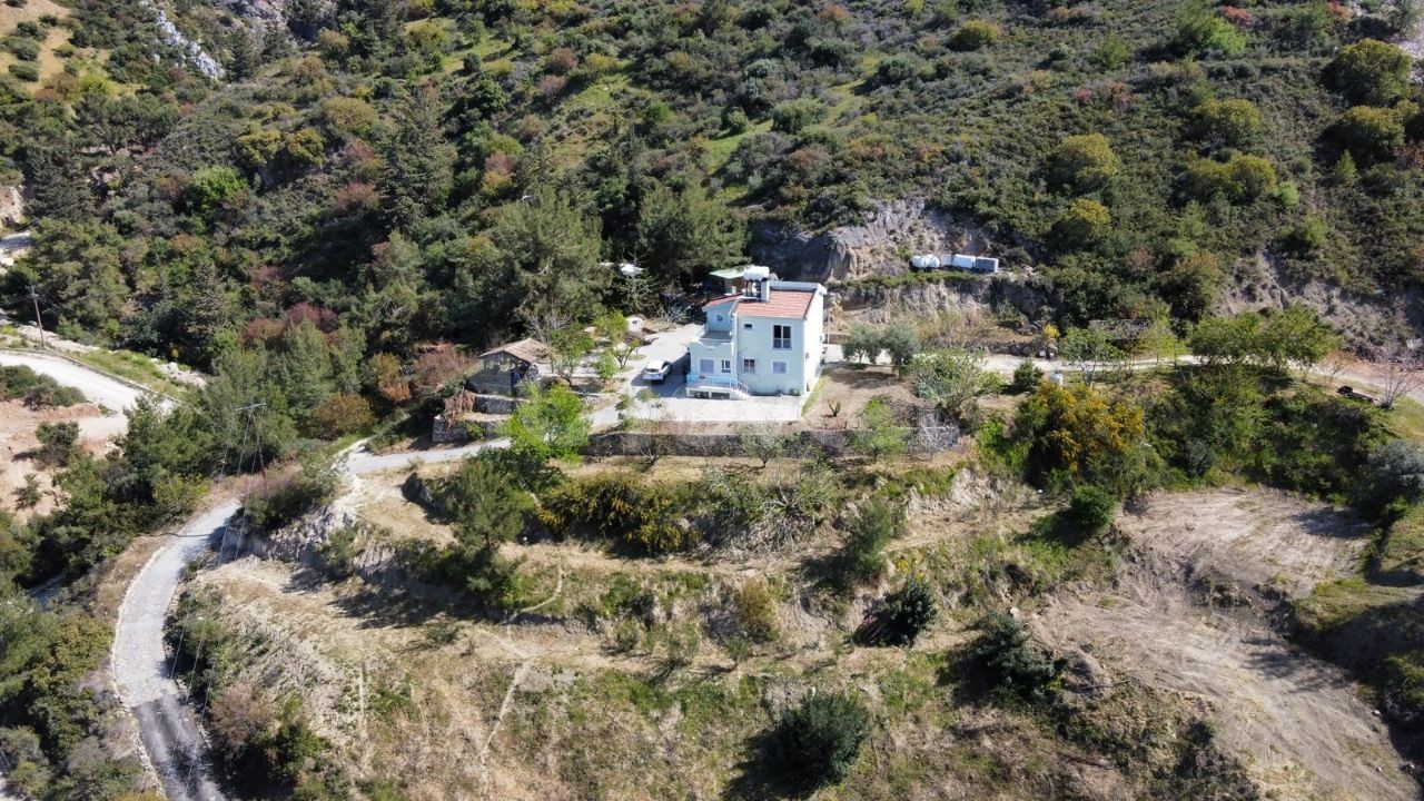 VILLA ZUM VERKAUF IN ILGAZ MIT HERRLICHEM BERG-UND MEERBLICK! ** 