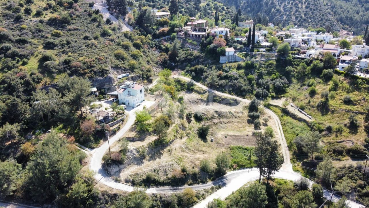 VILLA ZUM VERKAUF IN ILGAZ MIT HERRLICHEM BERG-UND MEERBLICK! ** 