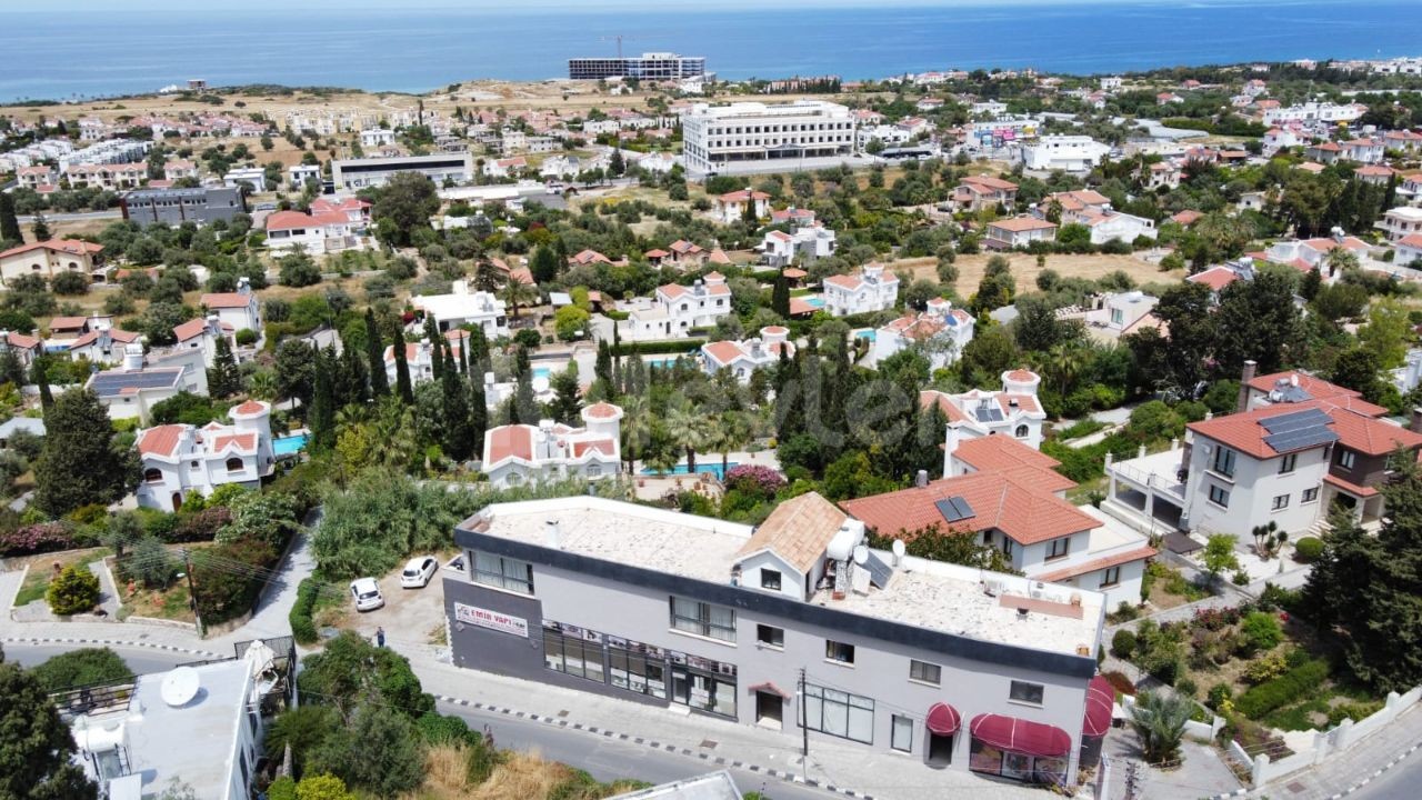 GESCHÄFTE UND 2+1 WOHNUNGEN ZUM VERKAUF AN DER BELEBTEN HAUPTSTRAßE IN CHATALKÖY! ** 