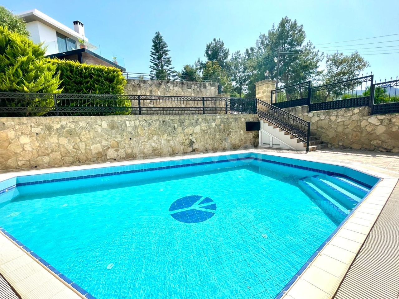 4 + 1 VILLA WITH A WONDERFUL GARDEN AND A PRIVATE POOL IN THE BELLAPAIS DISTRICT OF KYRENIA! ** 