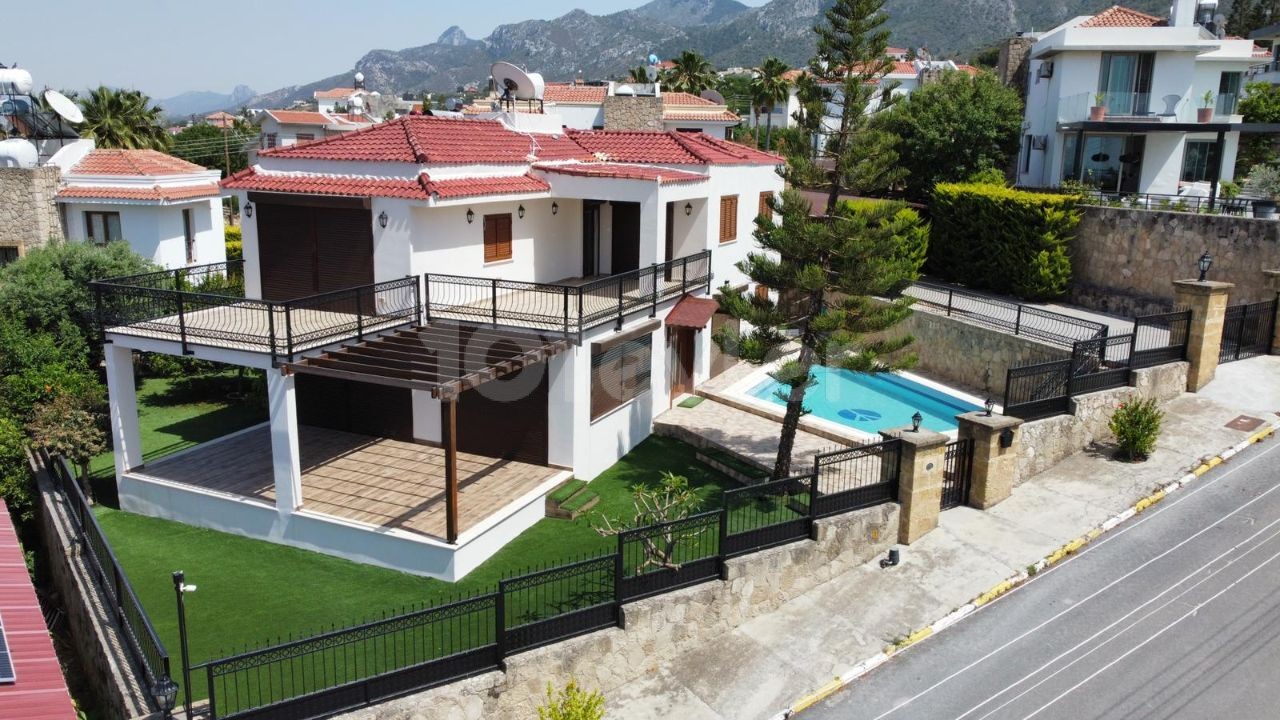 4 + 1 VILLA WITH A WONDERFUL GARDEN AND A PRIVATE POOL IN THE BELLAPAIS DISTRICT OF KYRENIA! ** 