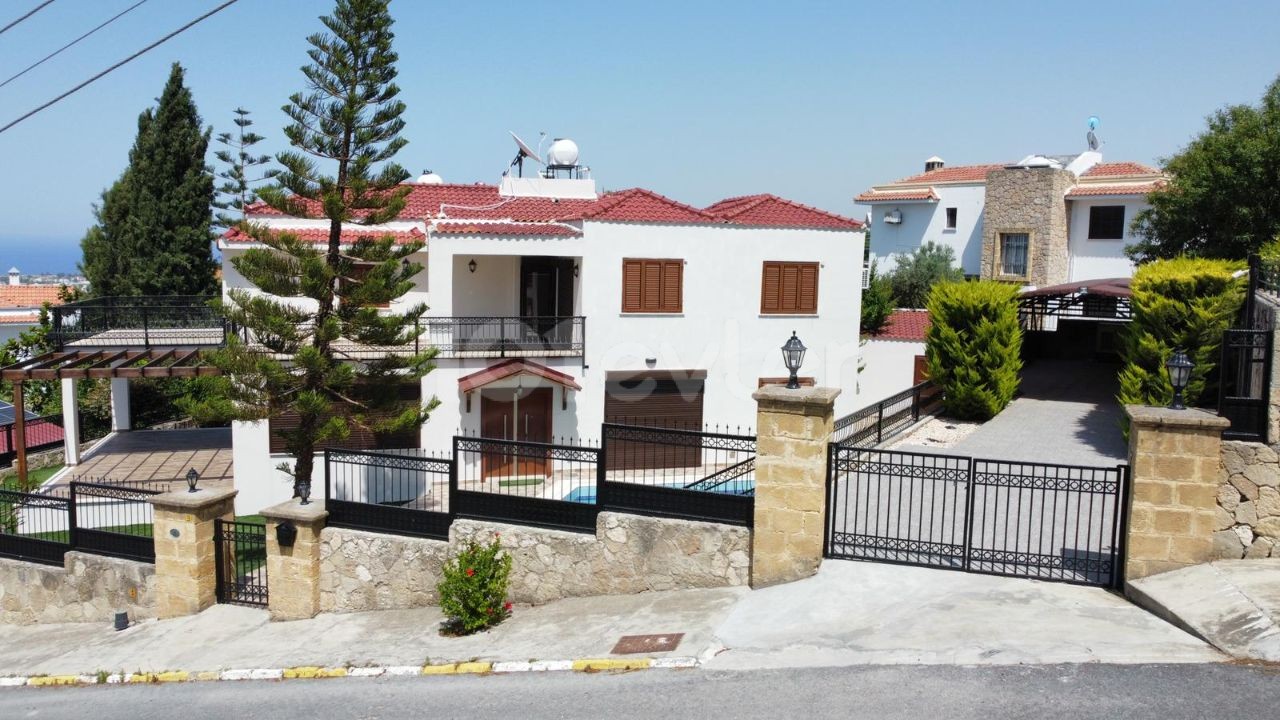 4 + 1 VILLA WITH A WONDERFUL GARDEN AND A PRIVATE POOL IN THE BELLAPAIS DISTRICT OF KYRENIA! ** 