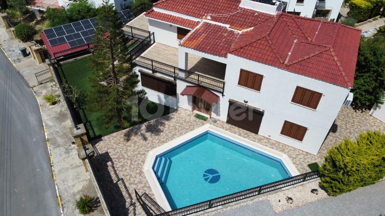 4 + 1 VILLA WITH A WONDERFUL GARDEN AND A PRIVATE POOL IN THE BELLAPAIS DISTRICT OF KYRENIA! ** 