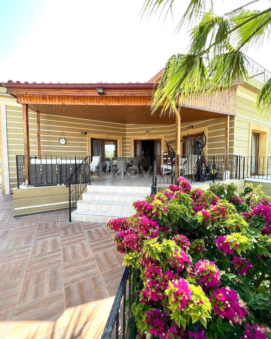 5 + 1 LUXUSVILLA ZUM VERKAUF IN KYRENIA EDREMIT! ** 