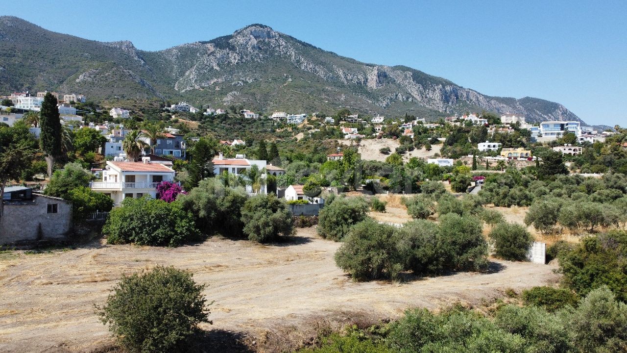 LAND WITH TURKISH TITLE FOR SALE IN KYRENIA OZANKOY (4313M2)! ** 