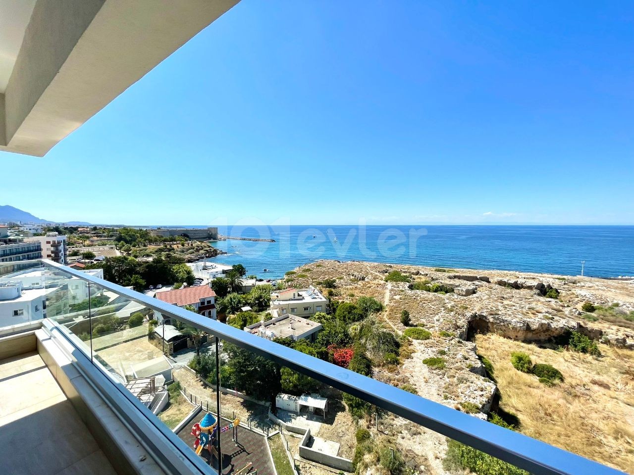 3+ 1 LUXURY APARTMENTS FOR RENT ON THE SEAFRONT IN THE CENTER OF KYRENIA ** 