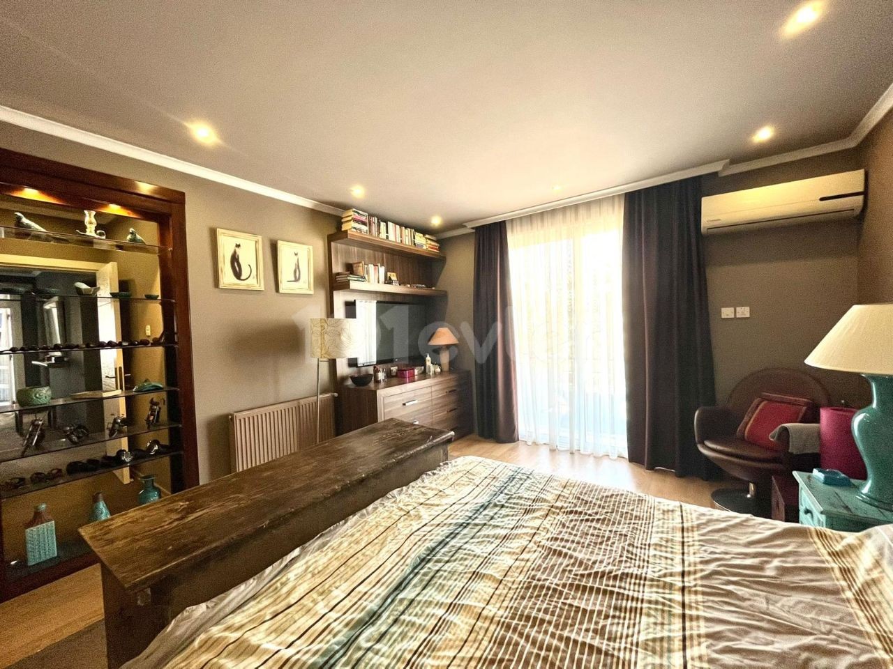 LUXUS MÖBLIERTE DREI-ZIMMER-PENTHOUSE ZUM VERKAUF IM ZENTRUM VON KYRENIA! ** 