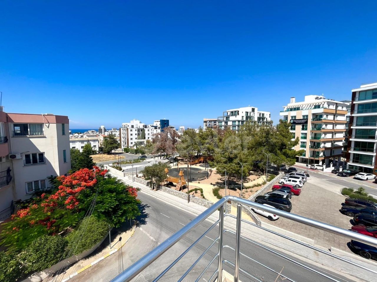 LUXURY FURNISHED THREE-BEDROOM PENTHOUSE FOR SALE IN THE CENTER OF KYRENIA! ** 