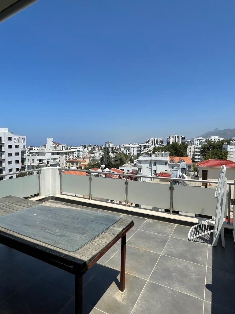 GİRNE MERKEZDE 3+1 GENİŞ TERASLI SATILIK PENTHOUSE