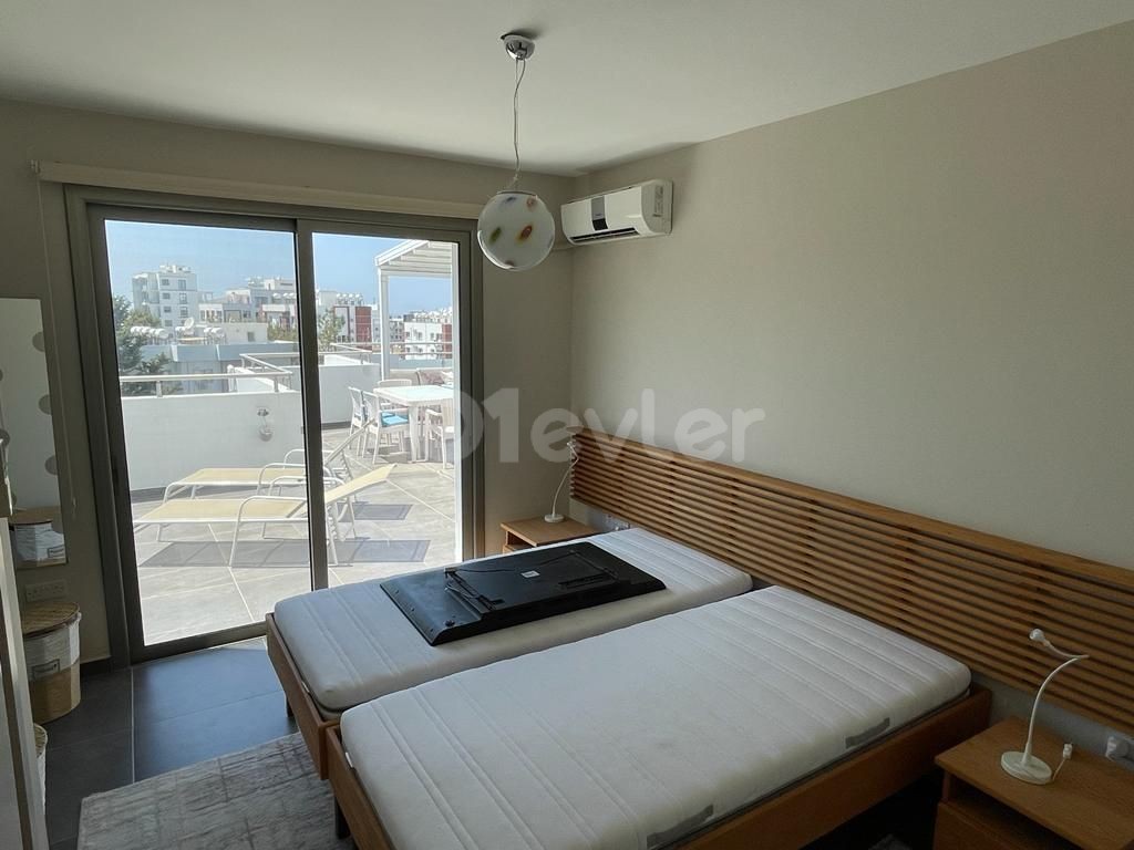 3 + 1 PENTHOUSE ZUM VERKAUF MIT GROßER TERRASSE IM ZENTRUM VON KYRENIA ** 