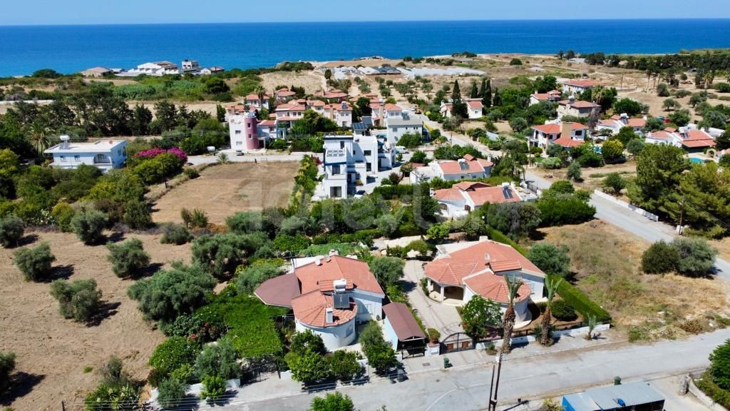 GİRNE KARAKUM'DA DENİZE YÜRÜME MESAFESİNDE TÜRK TAPULU VİLLA!