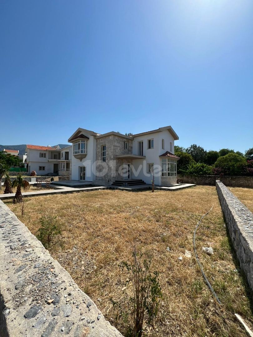 VILLA ZUM VERKAUF IN GEHWEITE ZUM MEER UND STRAND! ** 