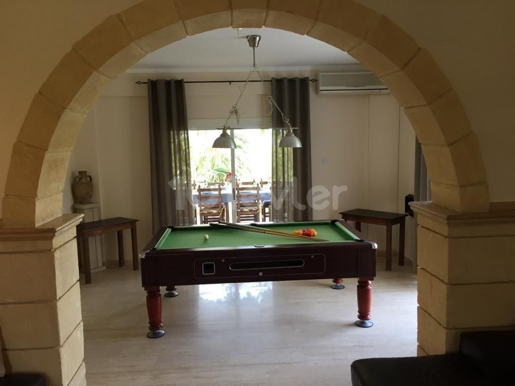 PRIVATE VILLA ZUM VERKAUF IN ALSANCAK IN EINER GROßARTIGEN LAGE! ** 