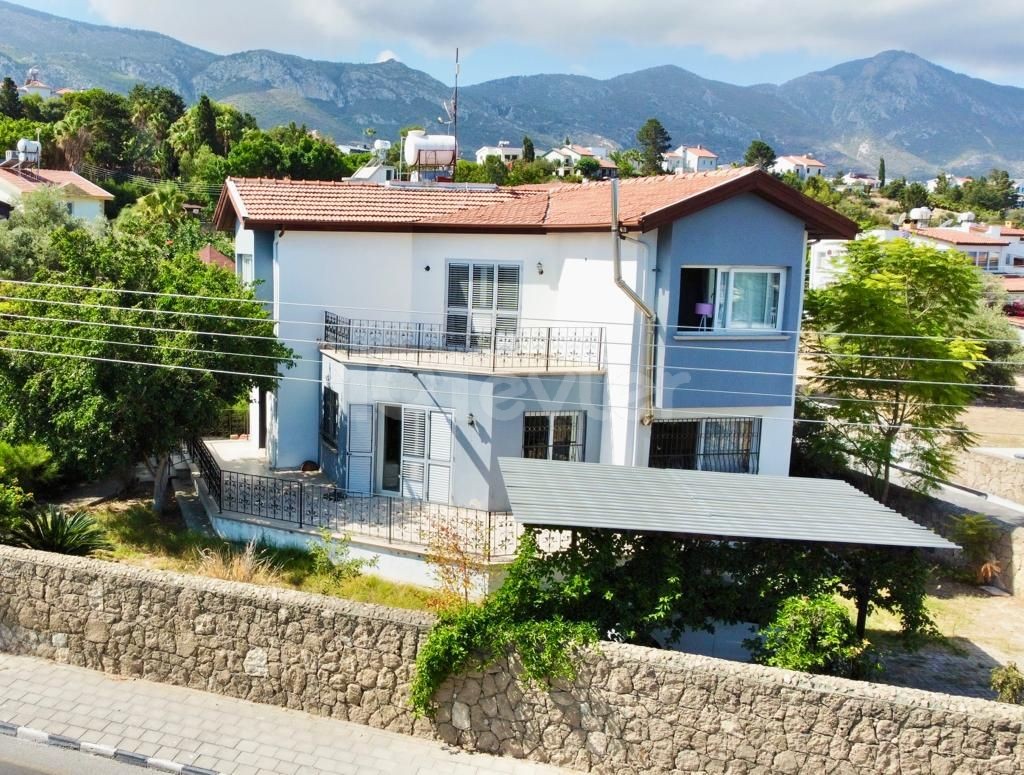 3 + 1 DUPLEX VILLA WITH LARGE GARDEN FOR SALE IN KYRENIA ÇATALKÖY ** 