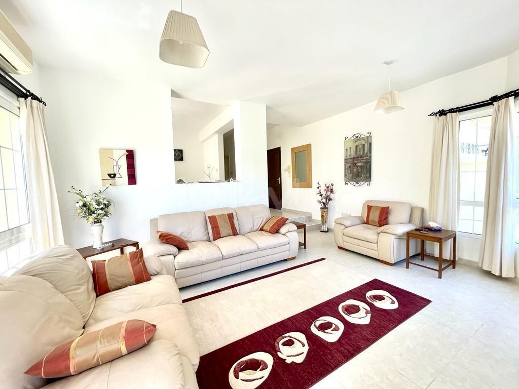 3 + 1 APARTMENT FOR SALE ON THE GARDEN FLOOR IN A COMPLEX WITH A POOL IN THE CENTER OF KYRENIA ** 