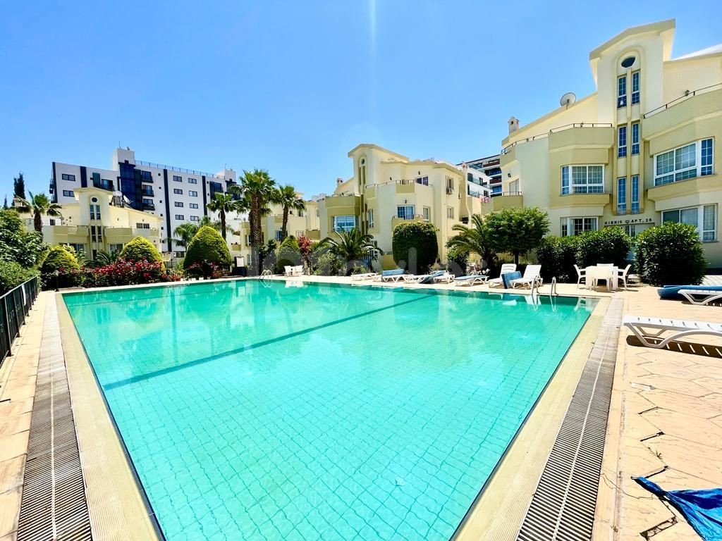 3 + 1 APARTMENT FOR SALE ON THE GARDEN FLOOR IN A COMPLEX WITH A POOL IN THE CENTER OF KYRENIA ** 