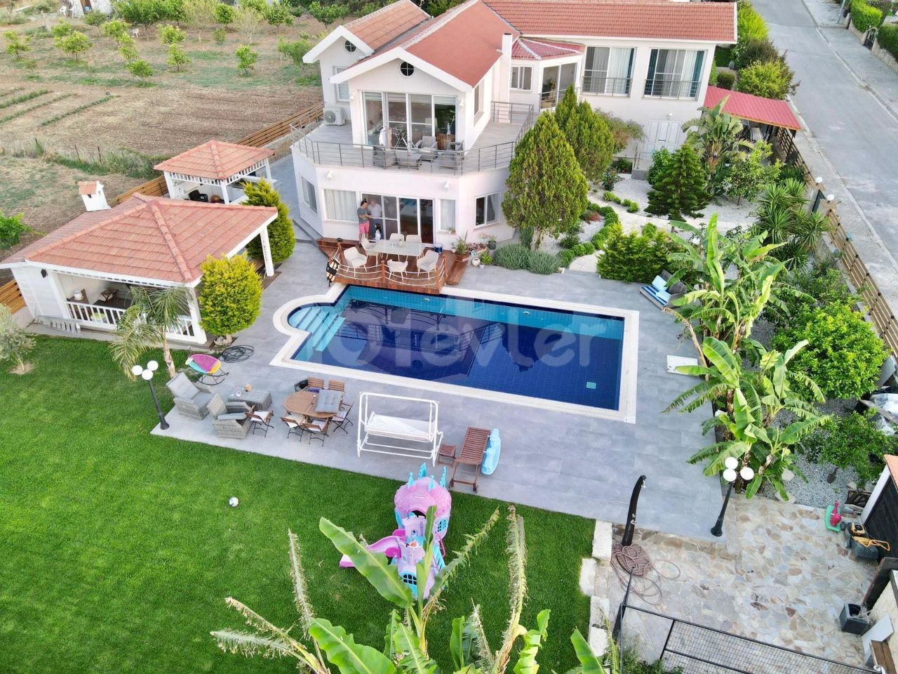 Girne çatalköy Satılık 4+2 Deniz Kenarı Lüks villa!