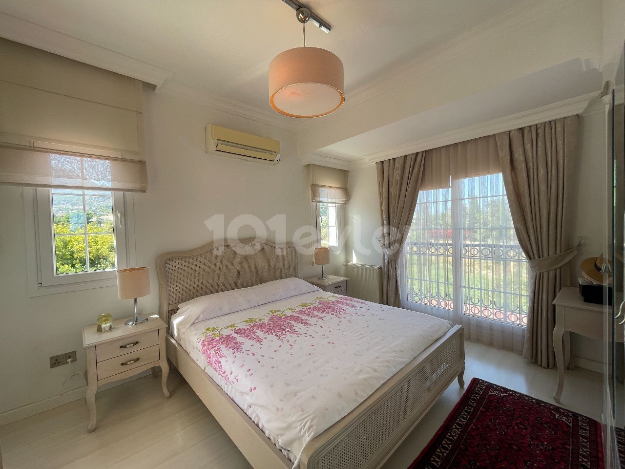 Girne Bellapais Bölgesinde Çok özel Satılık 3+2 Villa !