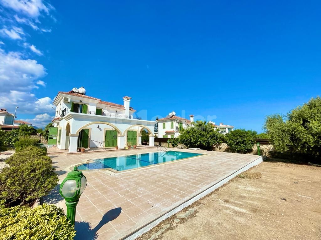 Villa mit Pool zu vermieten in Kyrenia Ozanköy ! ** 