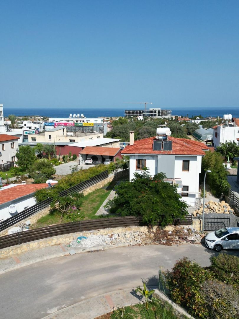 VILLA MIT BERG- UND MEERBLICK IN ÇATALKÖY ZU VERKAUFEN!