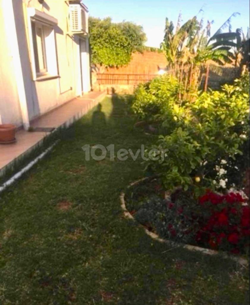 TÜRKISCHE GULFED Zwillingsvilla zum Verkauf in einem freistehenden Garten in Kyrenia Bogaz. .  ** 