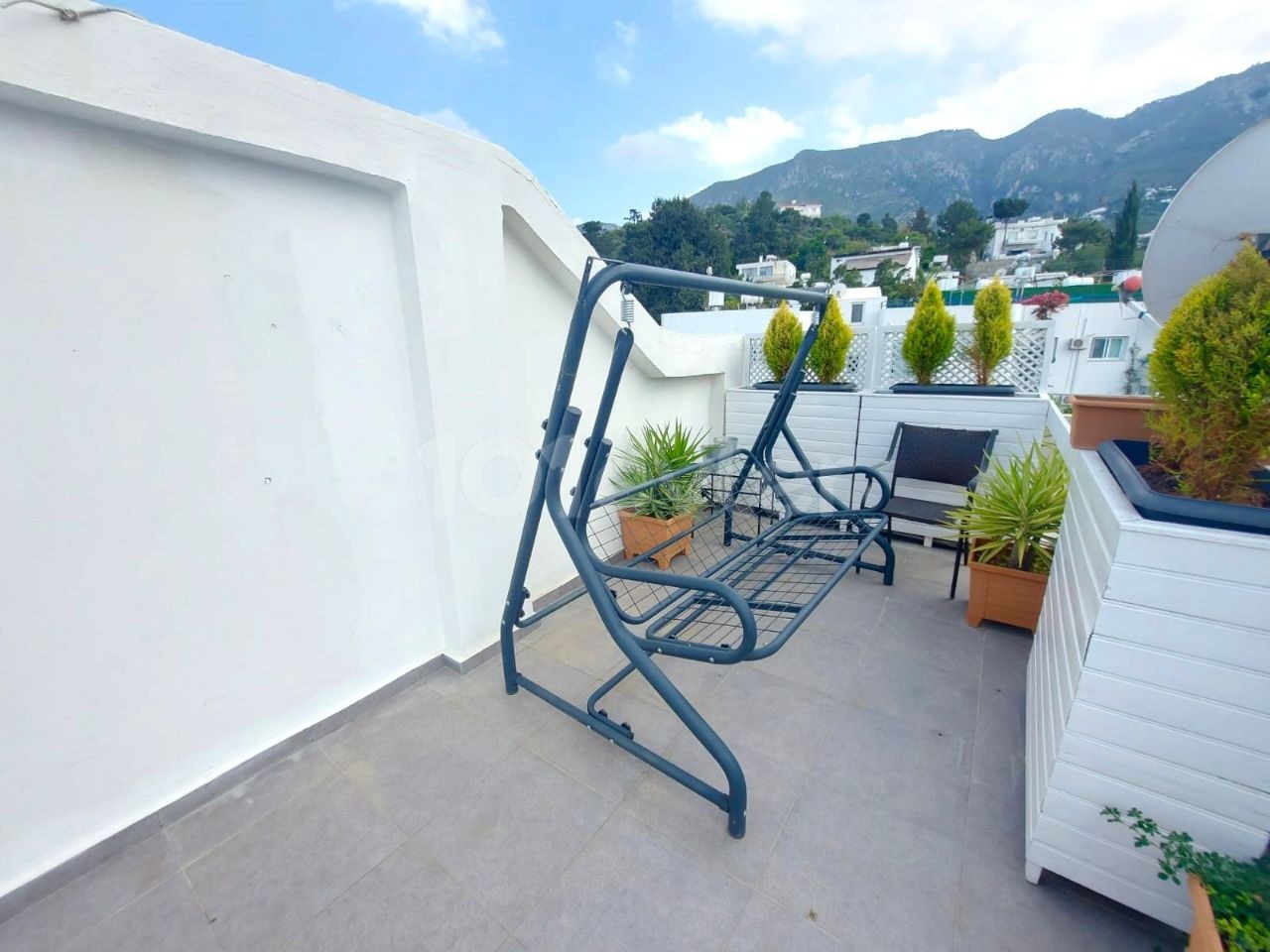 2+1 Luxus-Wohnung zum Verkauf in Edremit mit Pool und Dachterrasse in einer gepflegten Anlage mit Dachterrasse und toller Aussicht. . 