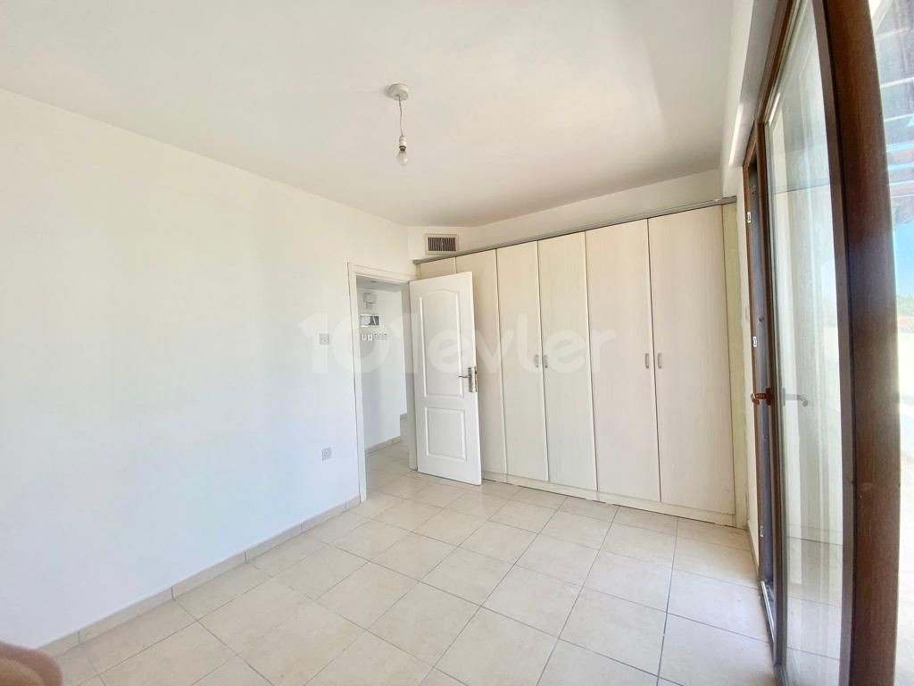 1+1 APARTMENT FOR RENT IN A COMPLEX IN ALSANCAK!