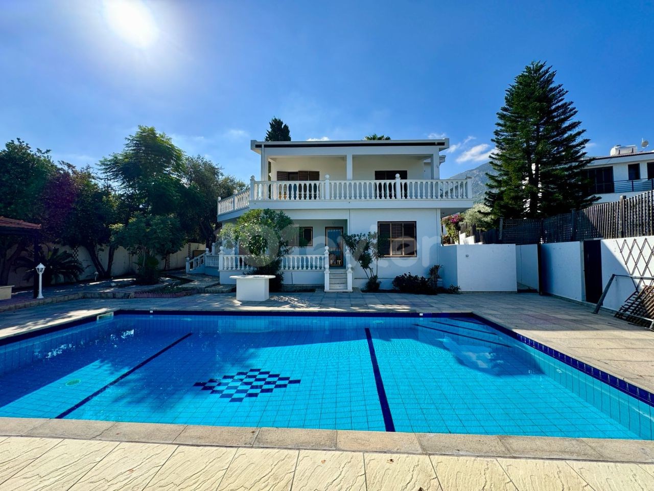 DUPLEXVILLA MIT BERG- UND MEERBLICK MIT TÜRKISCHER EIGENTUMSURKUNDE ZU VERKAUFEN IN OZANKÖY, TRNC!